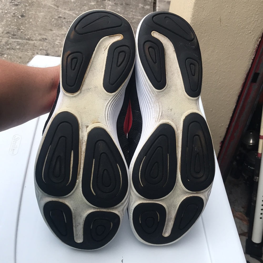 revolution 4 running shoes